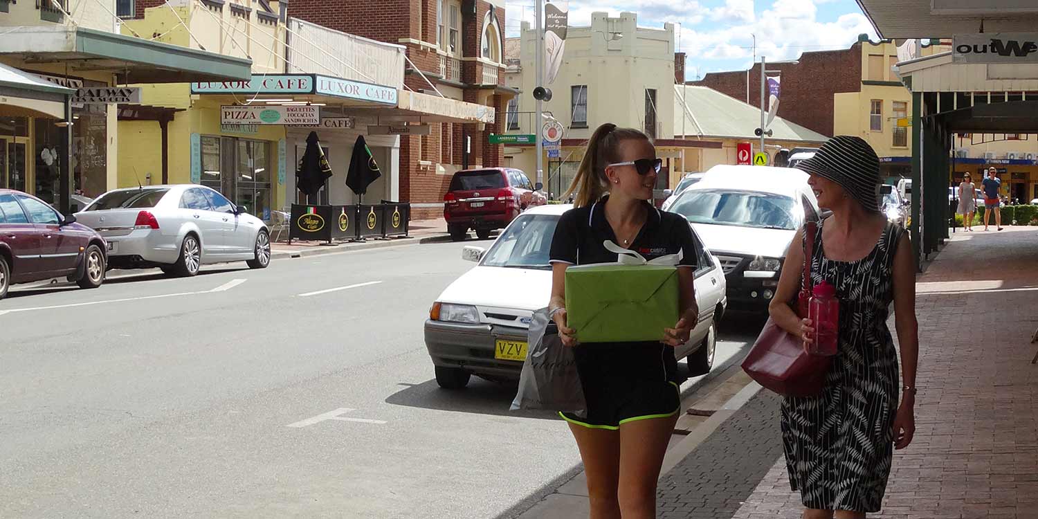 West Wyalong - shopping on Main St